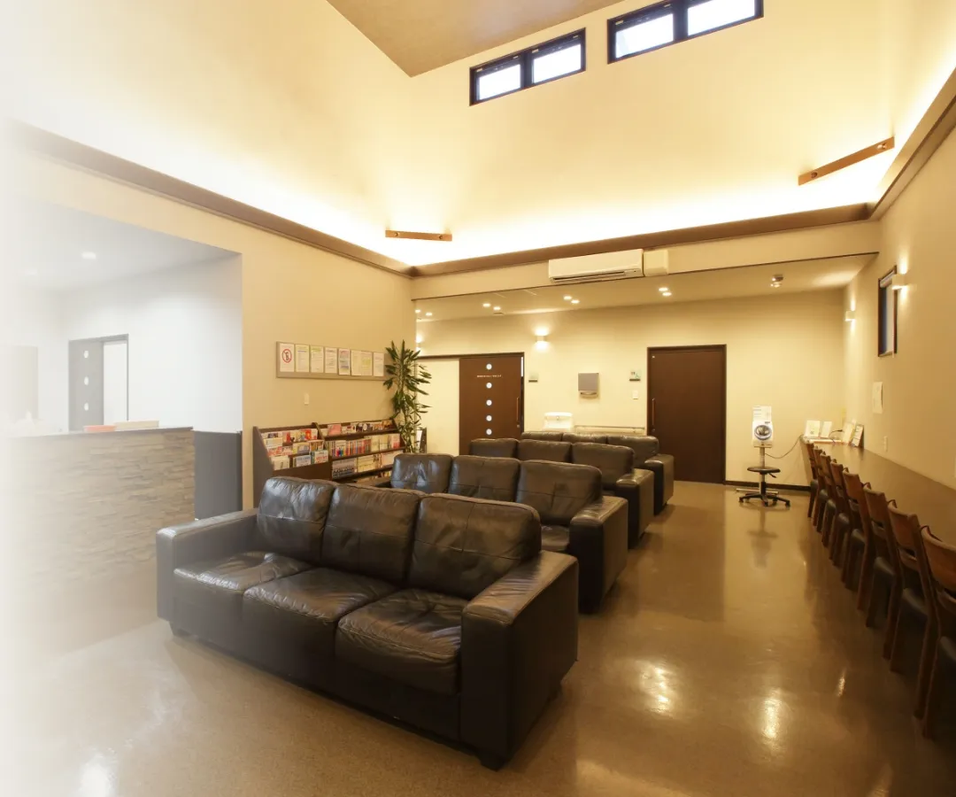 待合室はスタイリッシュで落ち着く空間